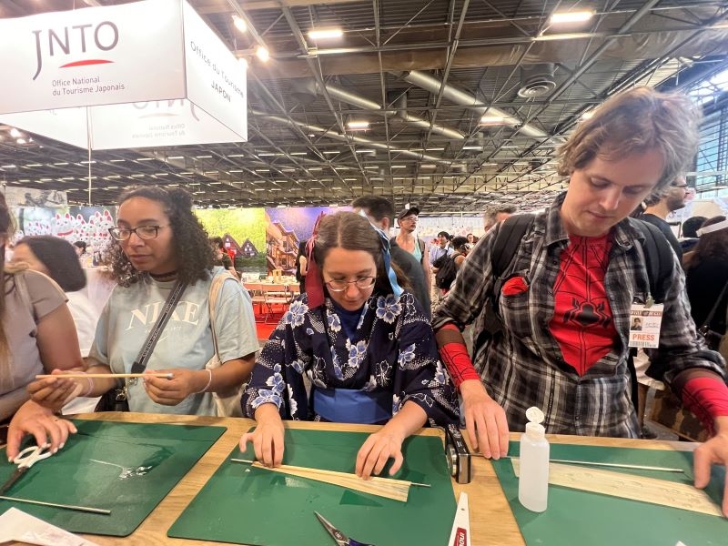 フランスで開催した「木のストロー手づくり体験会」