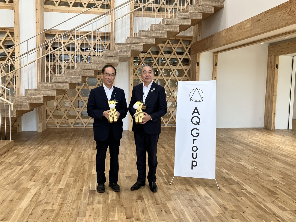 大野元裕埼玉県知事が本社純木造ビル完成後、初来社 AQ Groupは「SＤＧｓ未来都市」埼玉県に一層の寄与 8月10日より開催する第２回「木育フェス」に埼玉県が後援