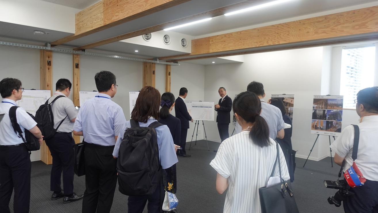 大野元裕埼玉県知事が本社純木造ビル完成後、初来社 AQ Groupは「SＤＧｓ未来都市」埼玉県に一層の寄与 8月10日より開催する第２回「木育フェス」に埼玉県が後援