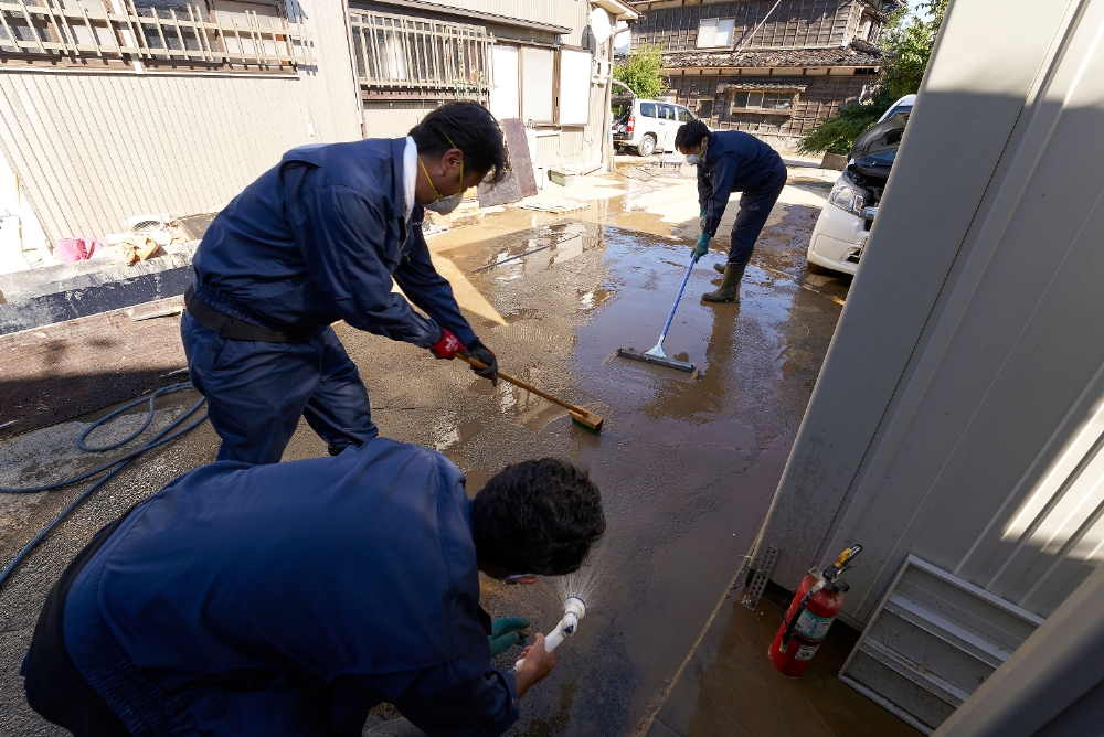 塗師屋いち松工房再建支援の様子