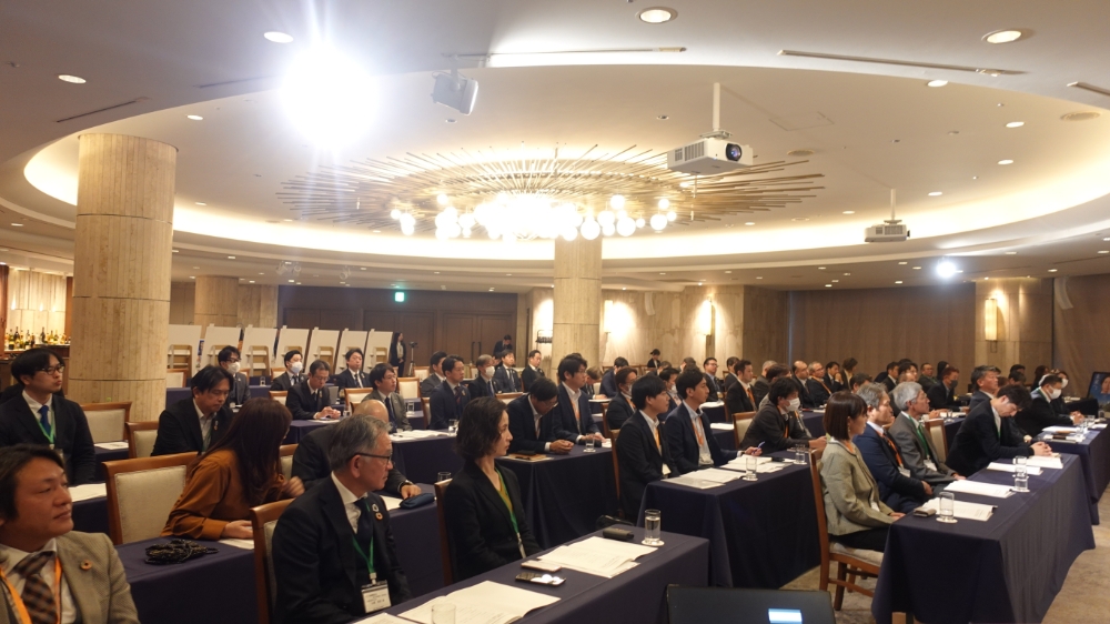 26社の初期メンバーが真剣に耳を傾けた