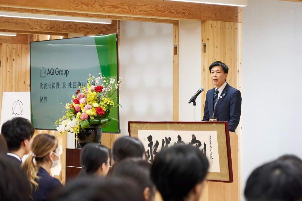 祝辞を述べる加藤社長