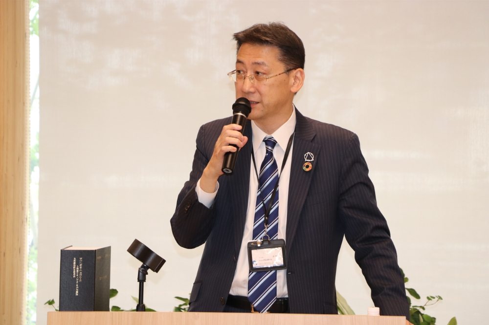 ライセンス契約の優位性などをプレゼンする堀野部長